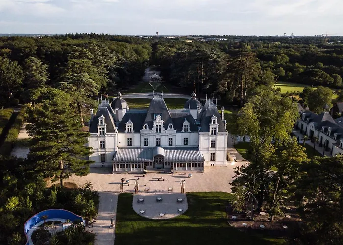 Chateau De Maubreuil